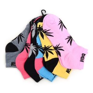 6 Pack Cannabis Socks 💗